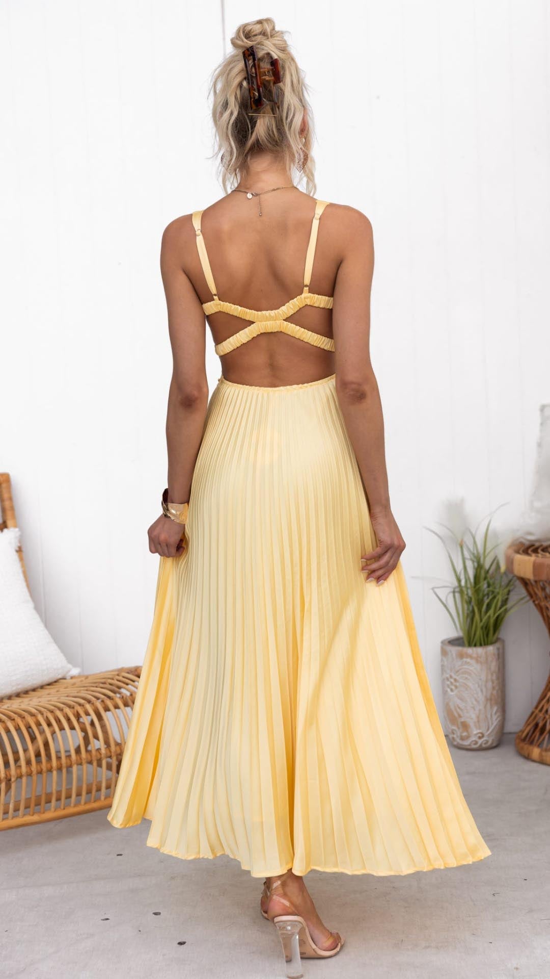 VALENTINA – ELEGANT PLEATED MAXI DRESS
