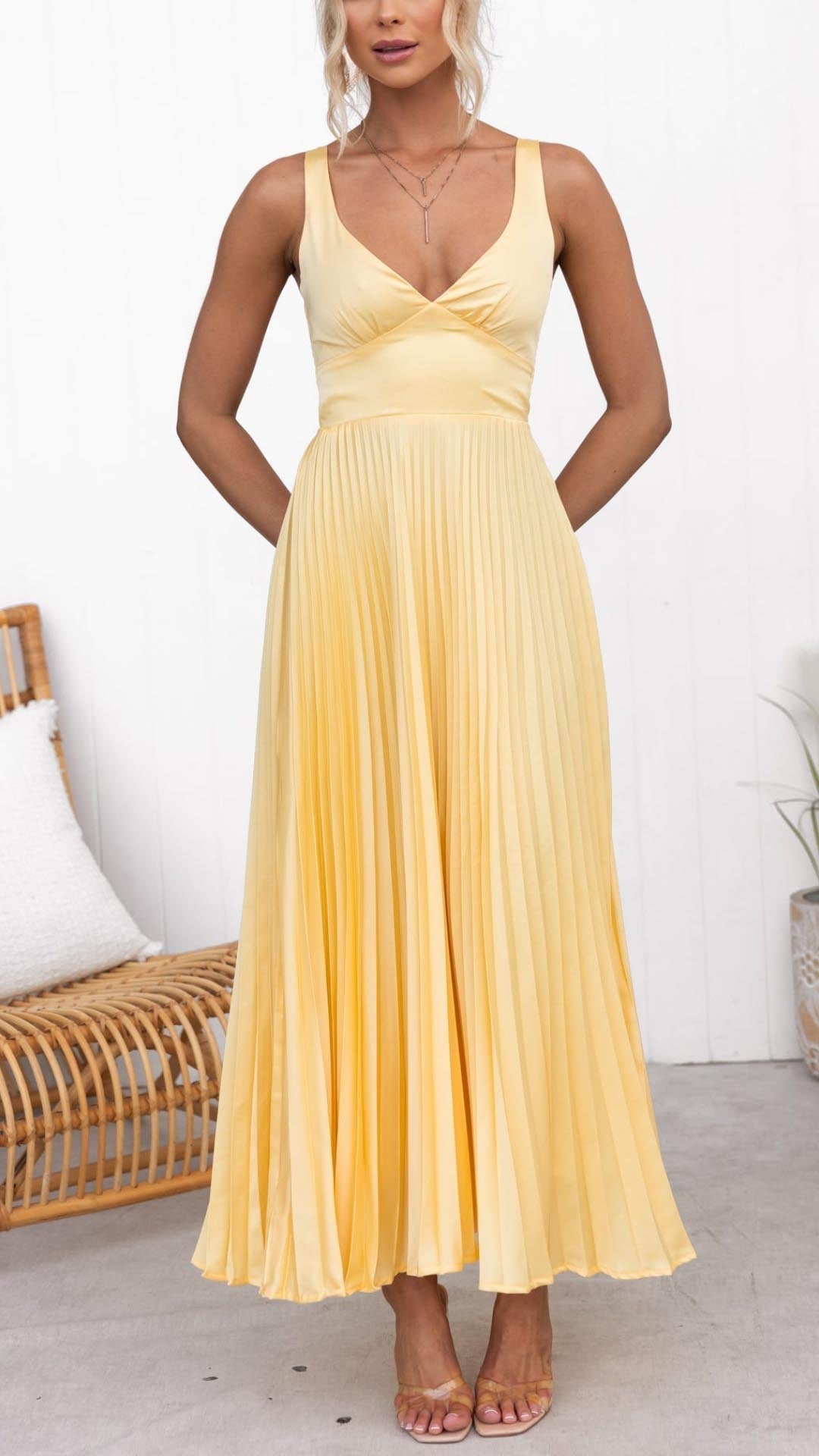 VALENTINA – ELEGANT PLEATED MAXI DRESS