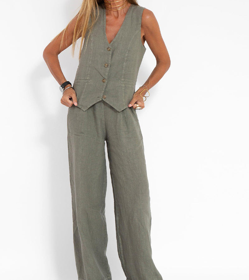 Aira | Elegant waistcoat and wide-leg trousers